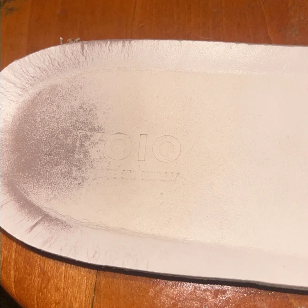 KOIO White and Gray Sneakers Minimalist Design - Picture 6 of 8